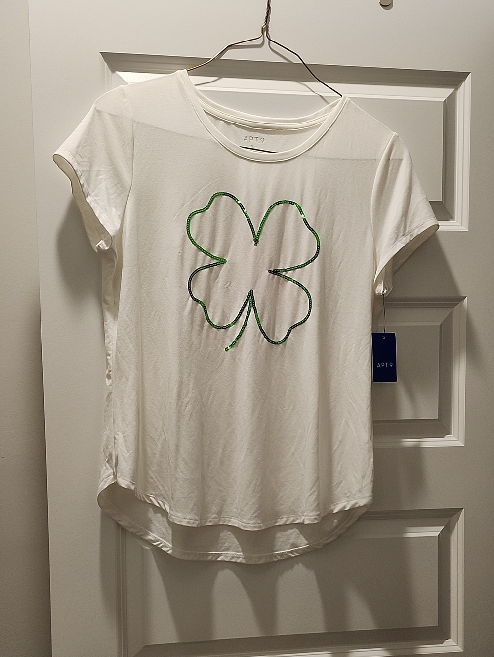 NWT Apt. 9 White Short-Sleeve Tee with Green Sequin Clover